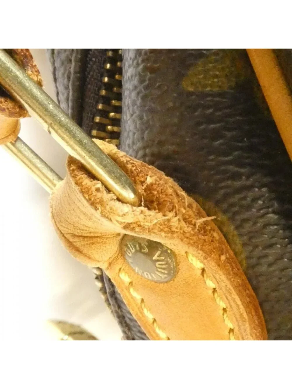 Louis Vuitton Monogram Reporter 28 Shoulder Bag